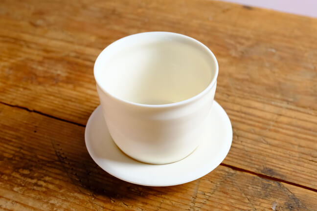 Czarka porcelanowa z podstawką 75 ml – Konrad Pociask
